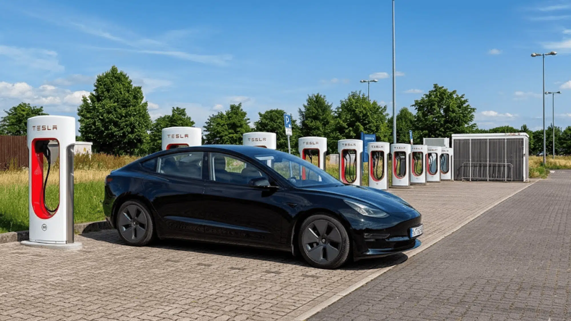 how many kwh to charge a tesla