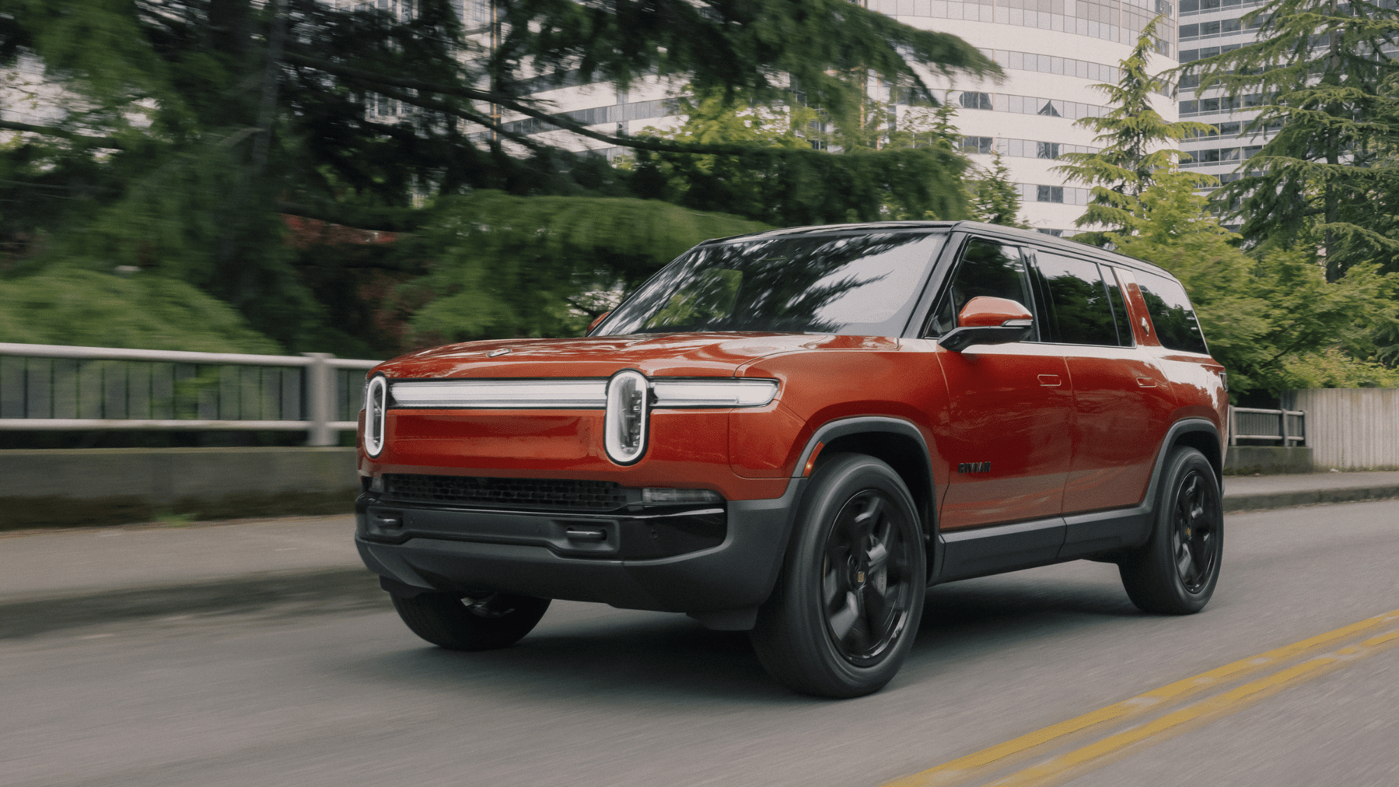 rivian r1s